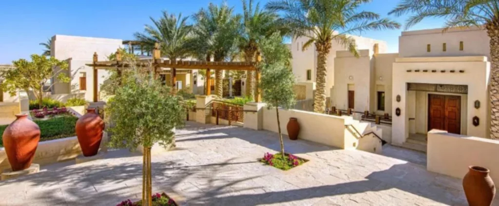 Jumeirah Al Wathba Desert Resort & Spa: A Oasis of Luxury