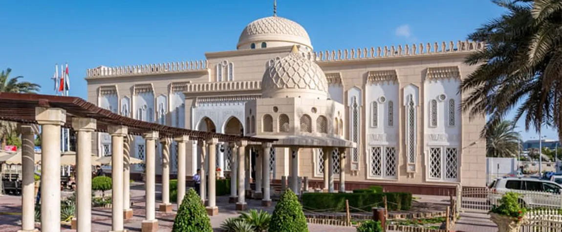 Visit the Jumeirah Mosque