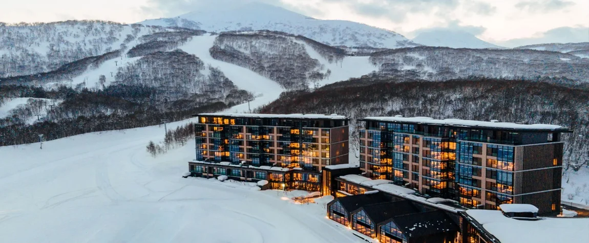 Niseko - Skiing and Hot Springs