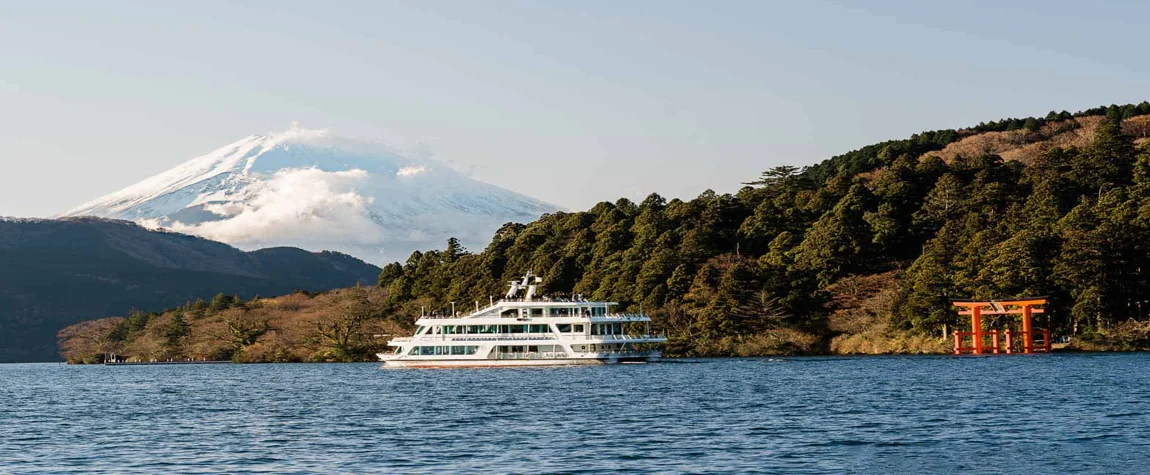 Hakone - Scenic Hot Springs and Lake Views